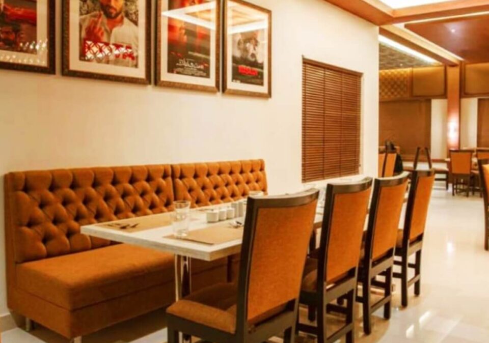 hotel dining room ambience